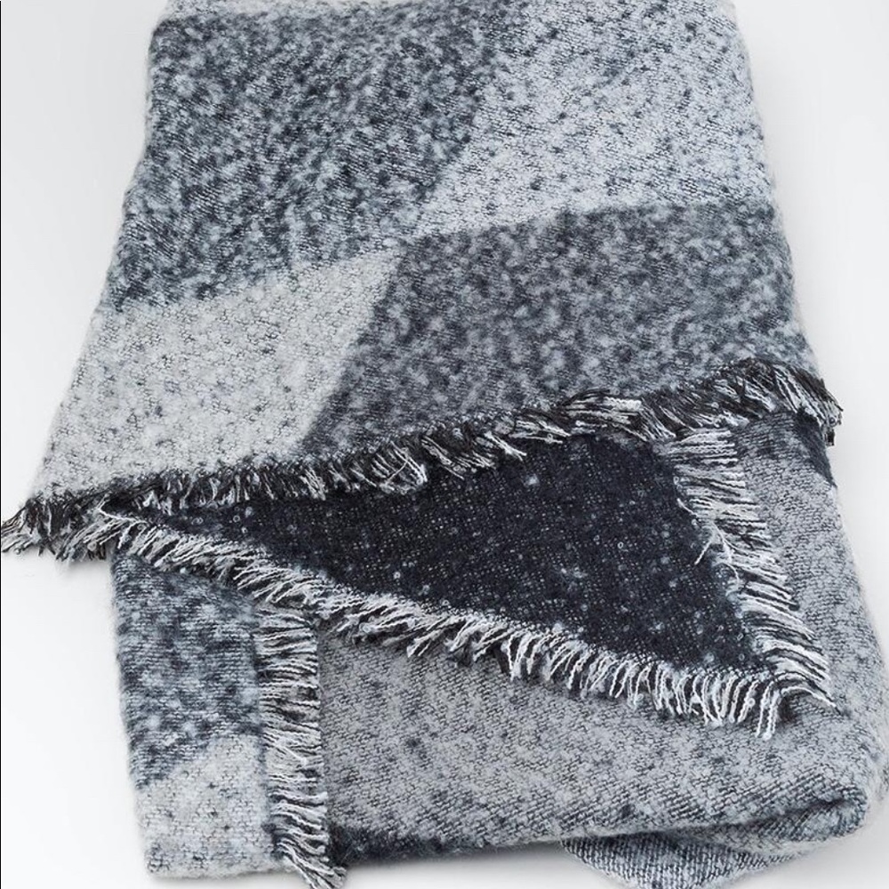 Francesca’s Melissa Color-Block Blanket Scarf